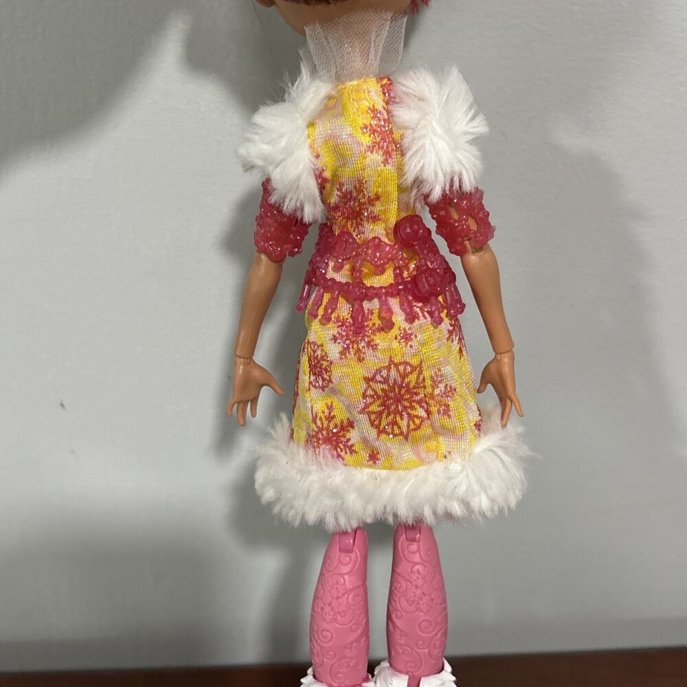 Ever After High Epic Winter Rosabella Beauty Doll - Picture 7 of 8